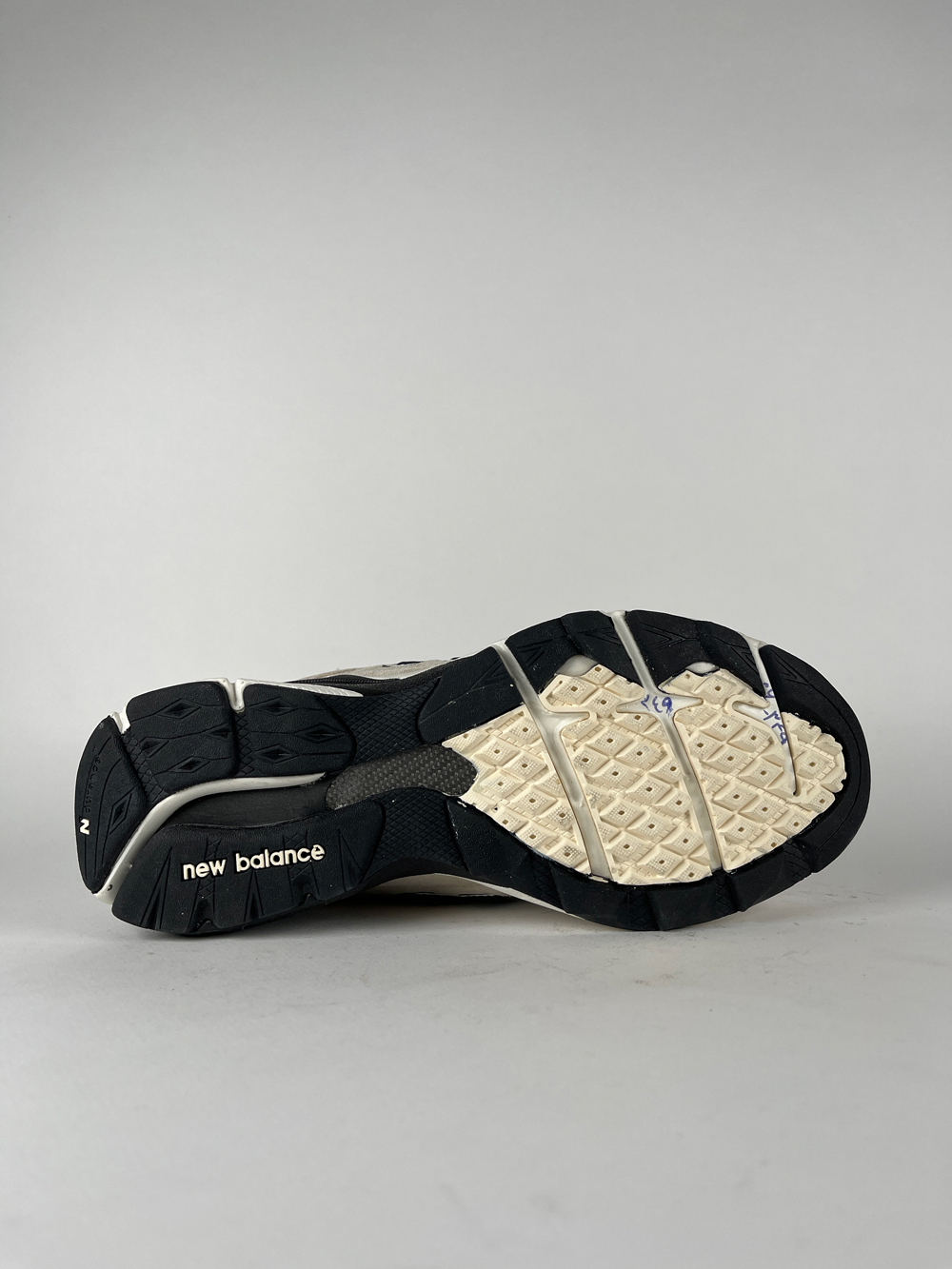کفش روزمره زنانه نیوبالانس 990 کرمی لوگو مشکی NEW BALANCE 990 (cream-black)