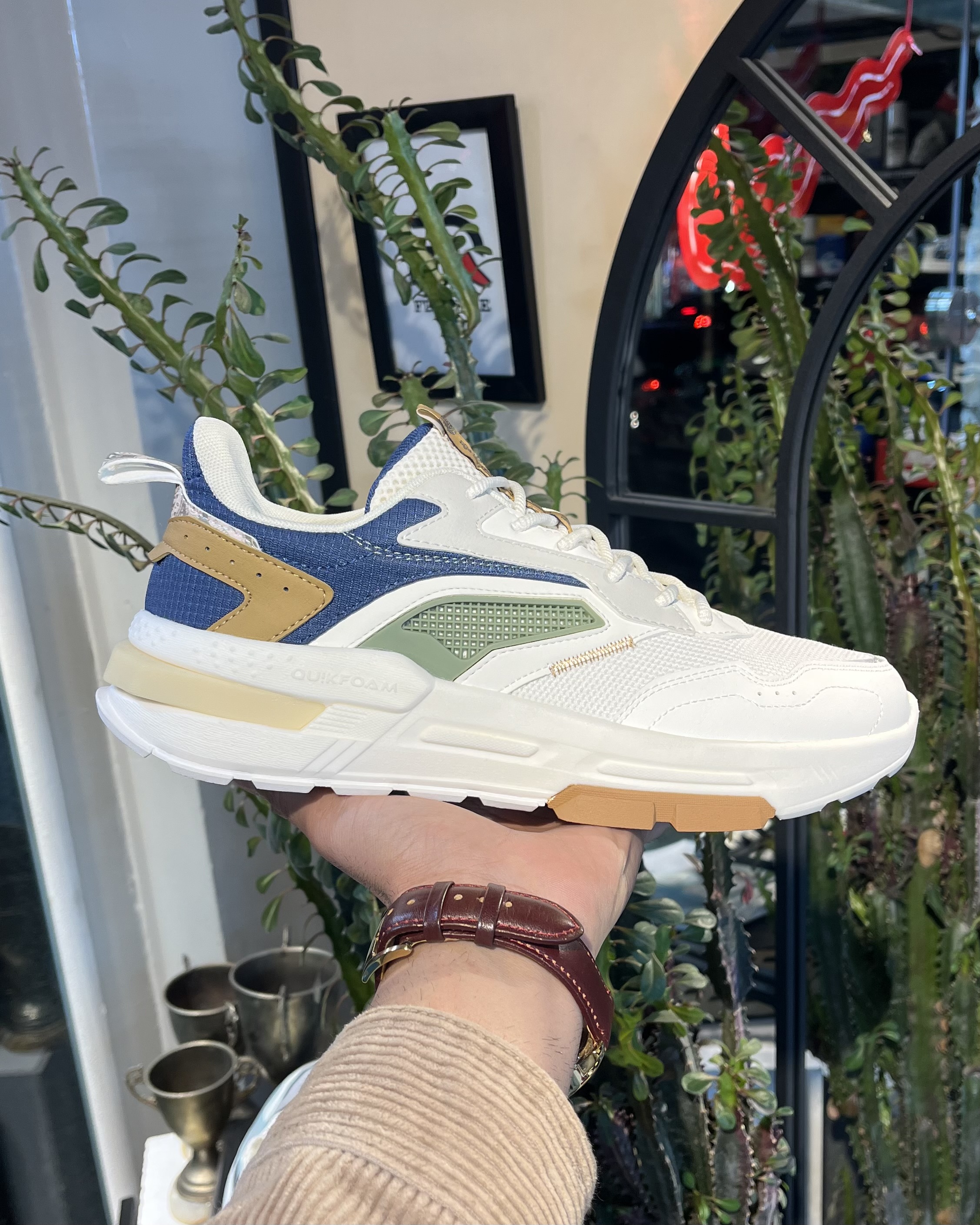 کتونی رانینگ ورزشی برند ۳۶۱ مردانه رنگ سفید قهوه ای سبز