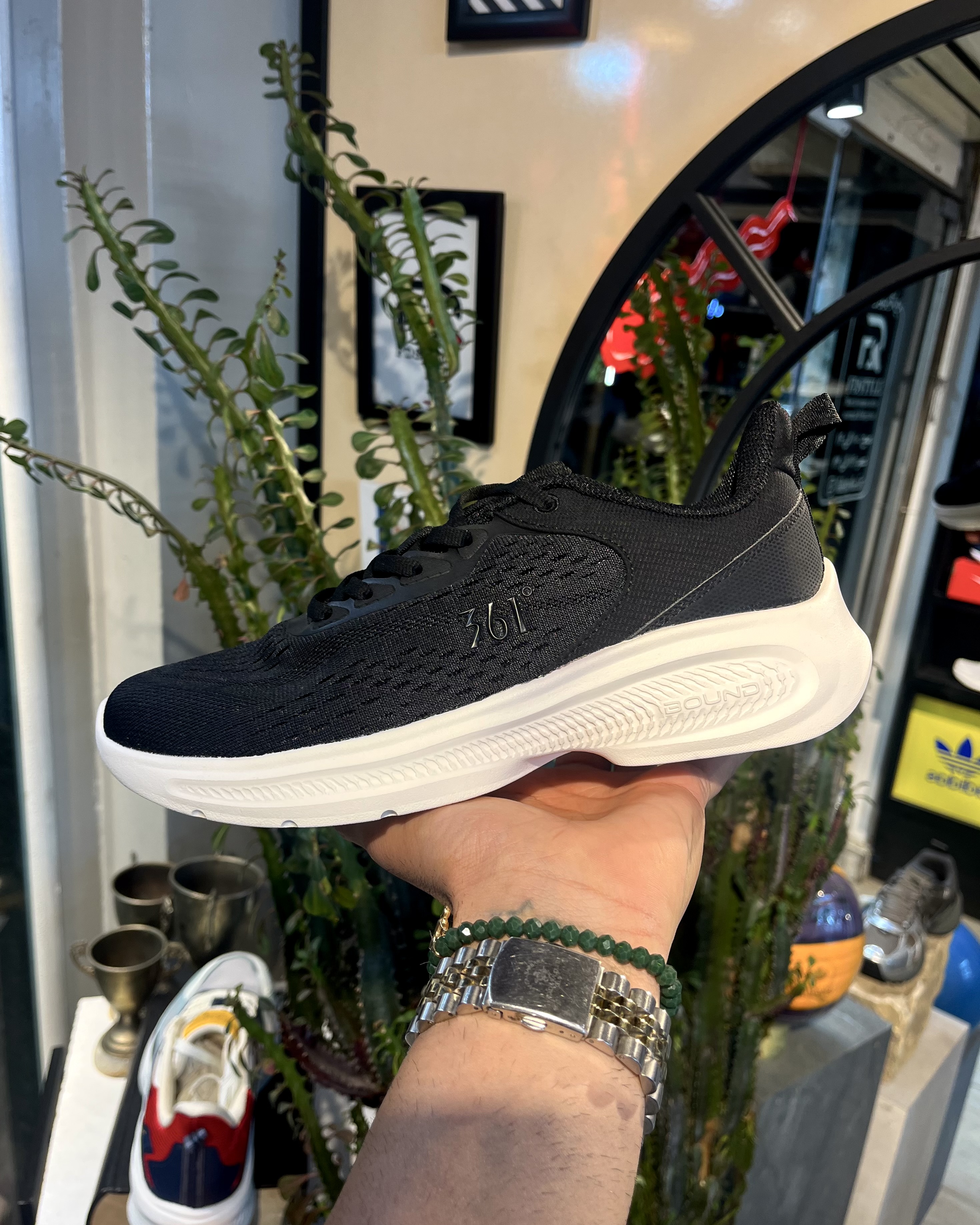 کتونی ورزشی رانینگ زنانه برند ۳۶۱ مشکی زیره سفید