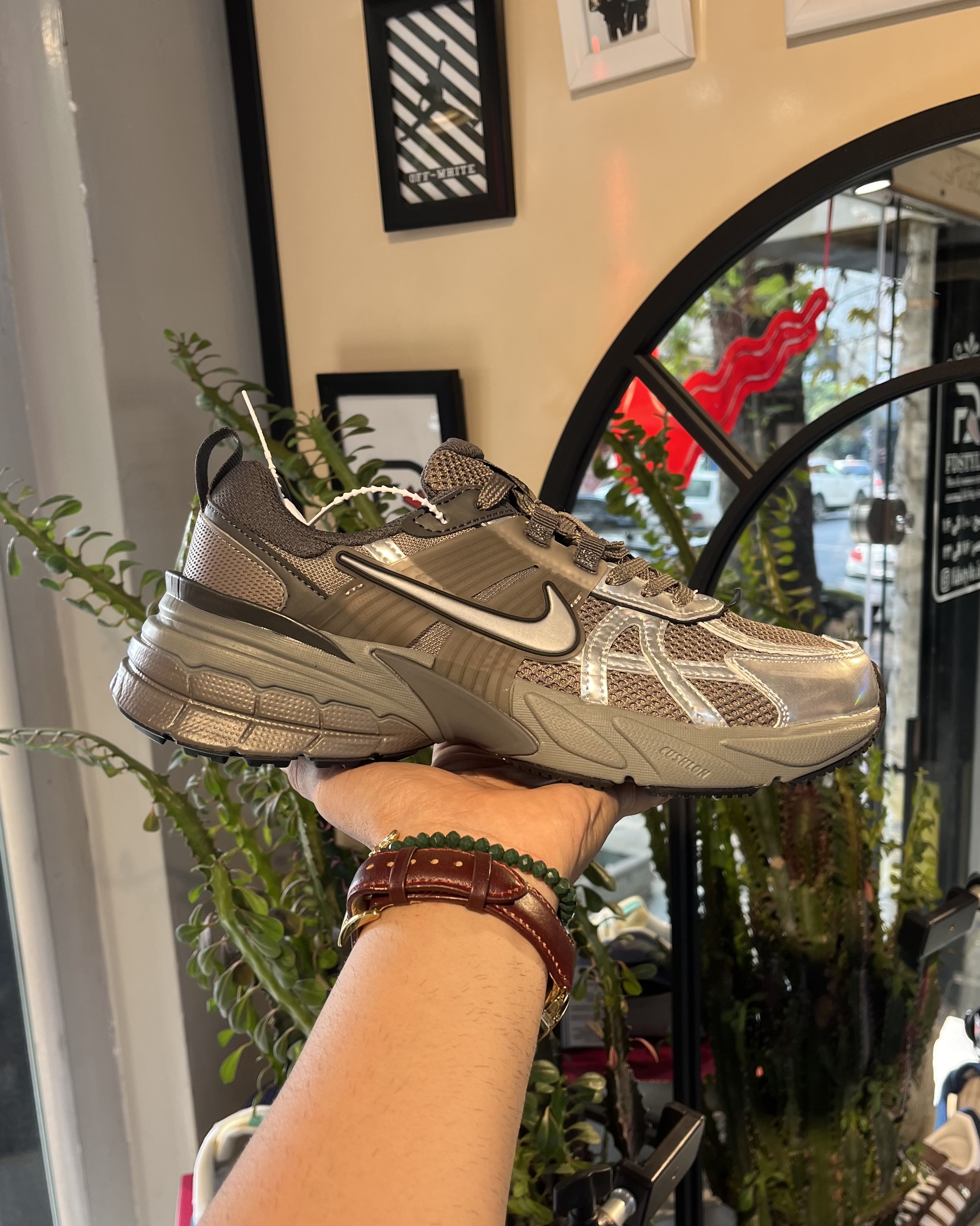 کتونی ورزشی روزمره مردانه  رنگ نقره ای قهوه ای مدل وی تو کی ران