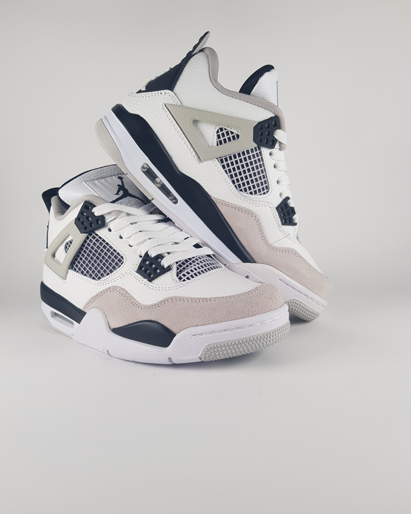 کفش روزمره زنانه جردن فور سفید مشکی AIR JORDAN 4 RETRO (white-black-neutral grey )