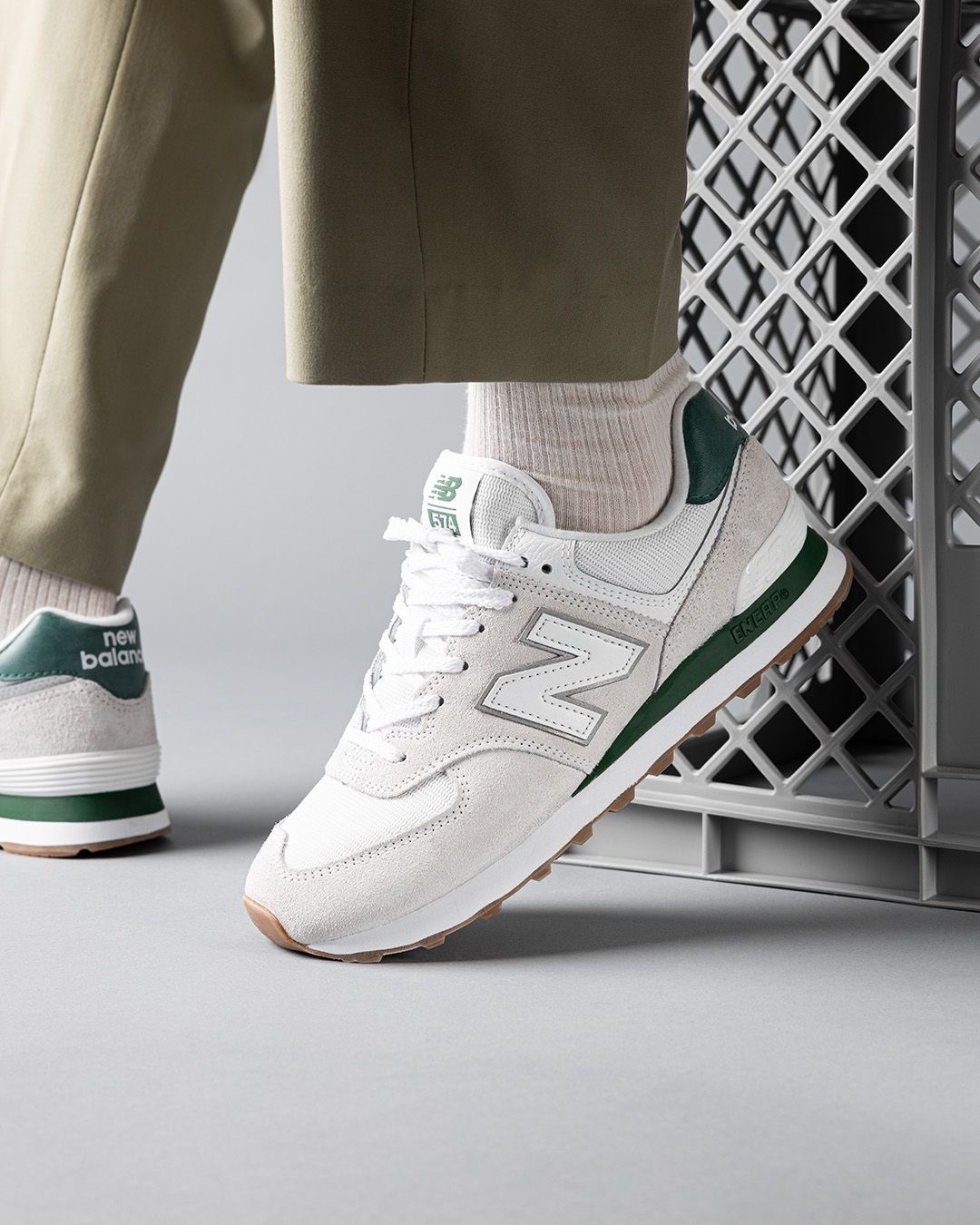 کفش روزمره نیوبالانس رنگ سفید سبز مدل 574