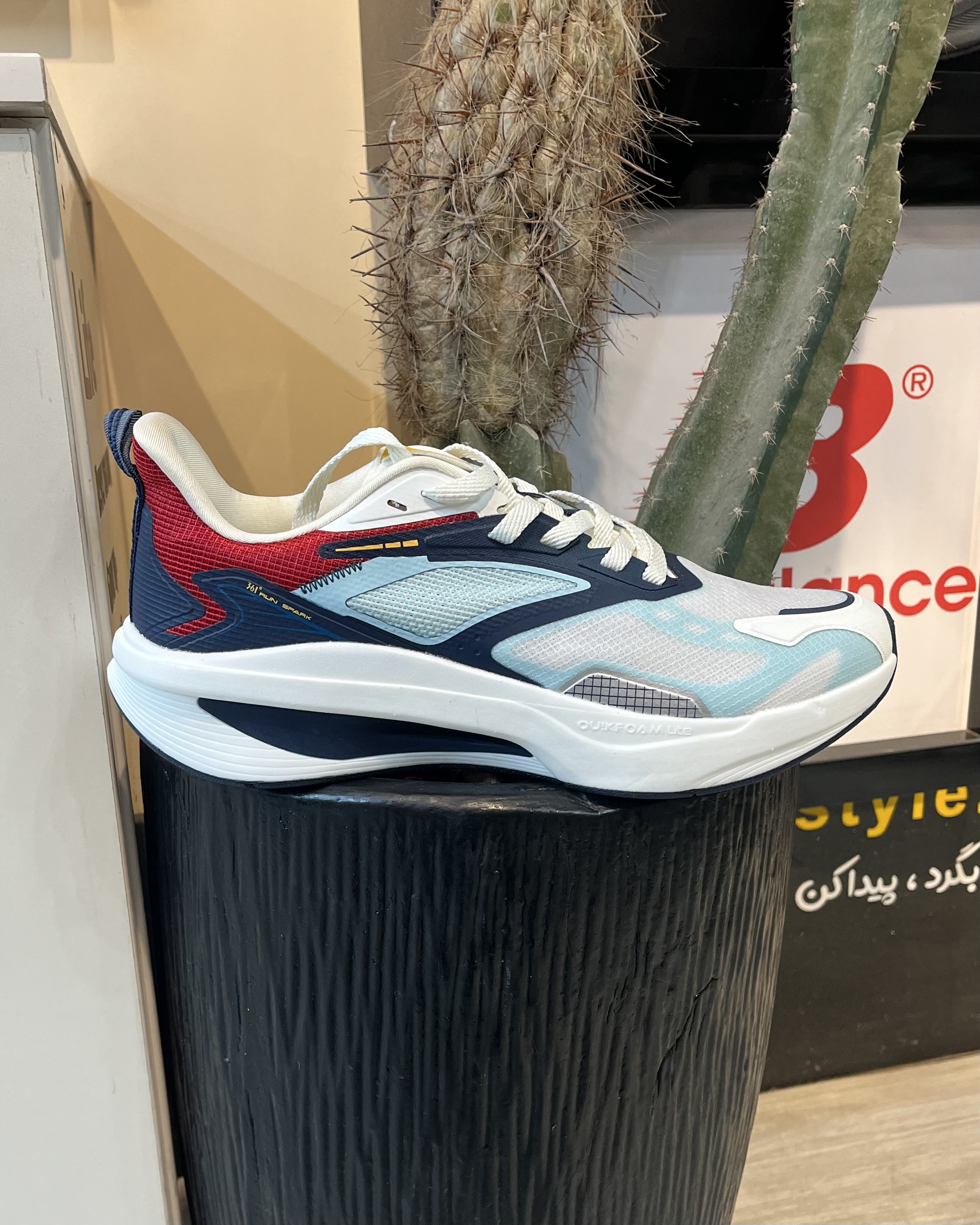 کتونی رانینگ برند ۳۶۱ مردانه رنگ سفید قرمز سرمه ا