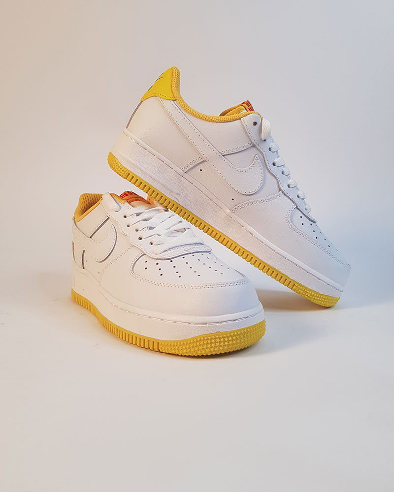 کتونی روزمره نایک رنگ سفید زرد مدل ایرفورس 1