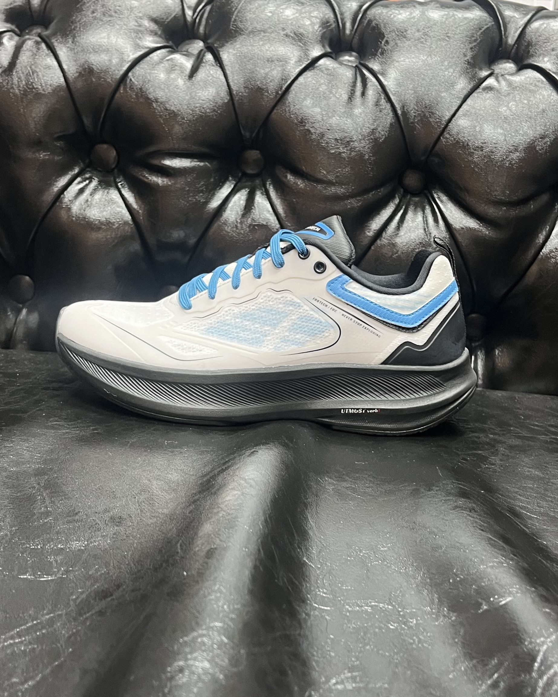 کتونی طبی رانینگ زنانه برند فوتچ رنگ آبی نقره ای زیره مشکی