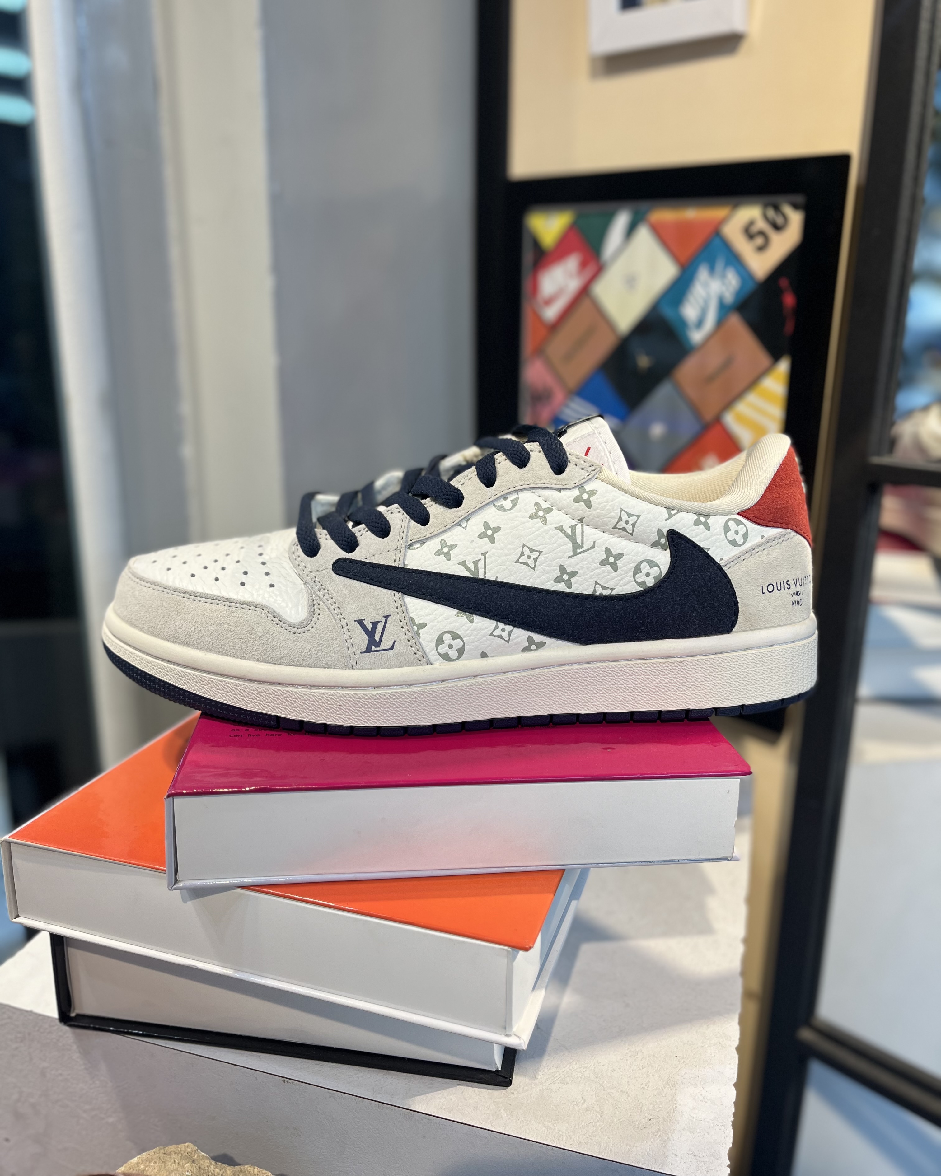 کتونی روزمره نایک مردانه رنگ سفید مدل جردن تراویس کولب با لویی ویتون