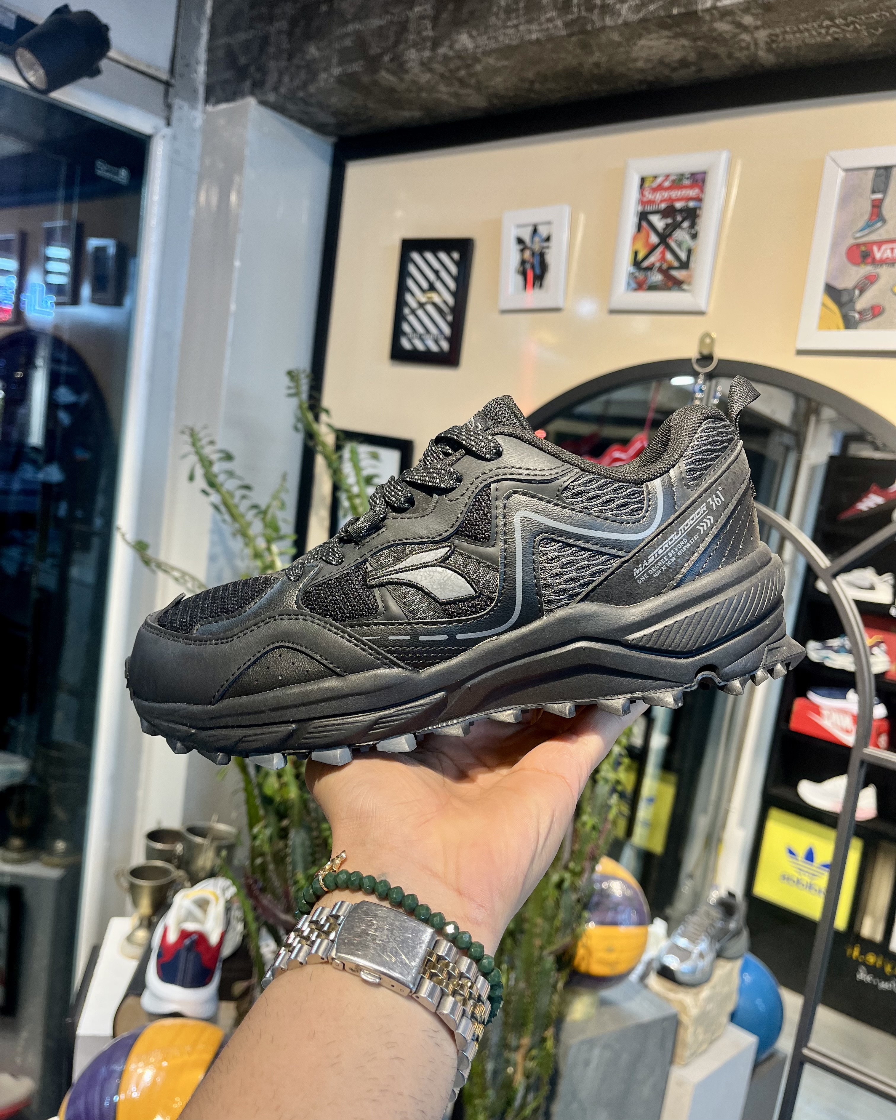 کتونی رانینگ برند ۳۶۱ تمام مشکی زنانه