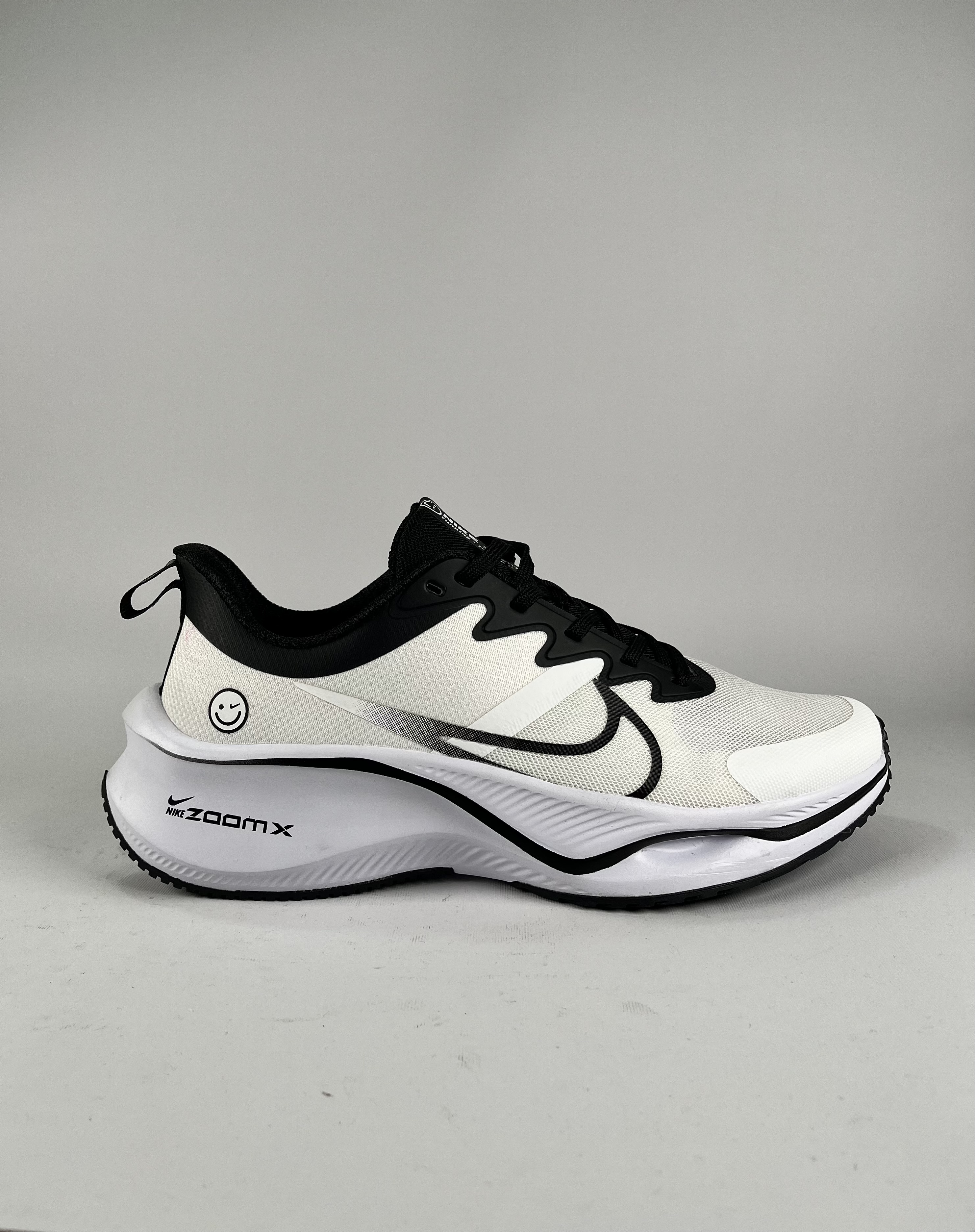 کفش ورزشی مردانه و زنانه نایک زووم ایکس سفید  Nike Zoom X Smiley