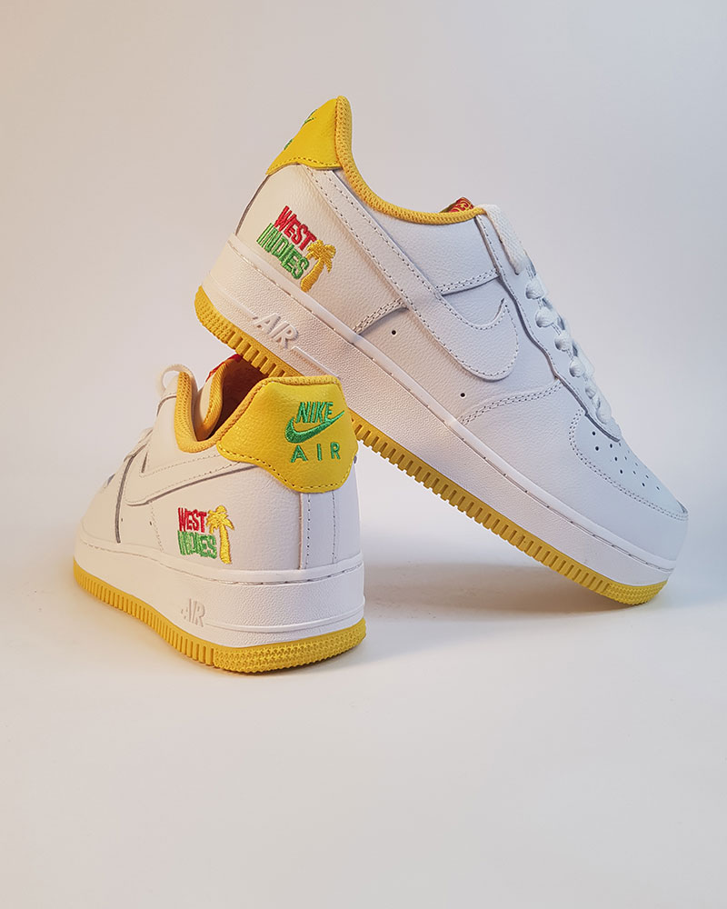 کتونی روزمره نایک رنگ سفید زرد مدل ایرفورس 1