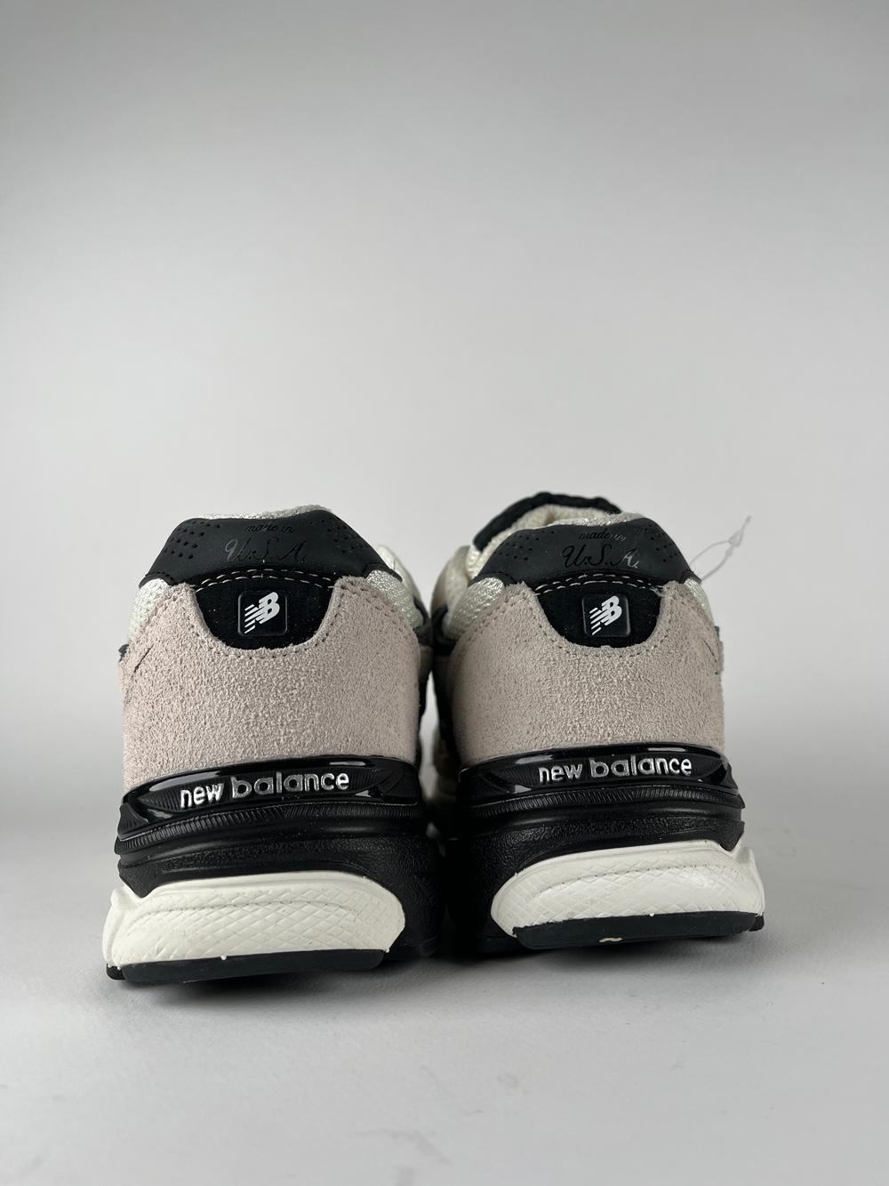 کفش روزمره زنانه نیوبالانس 990 کرمی لوگو مشکی NEW BALANCE 990 (cream-black)