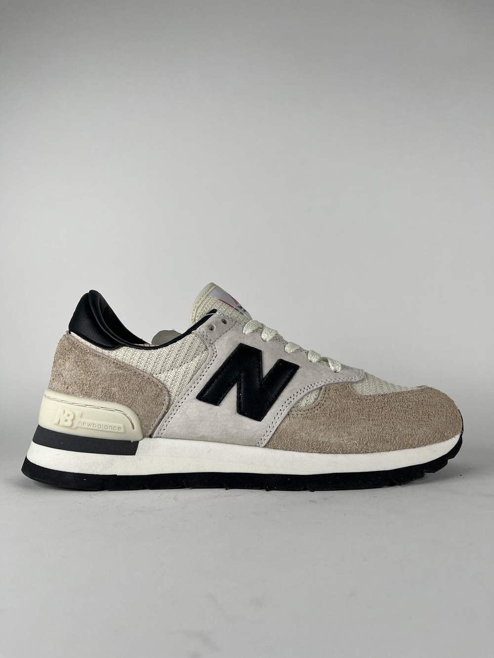 کفش روزمره مردانه نیوبالانس 990 کرم لوگو مشکی NEW BALANCE 990 (cream-black)