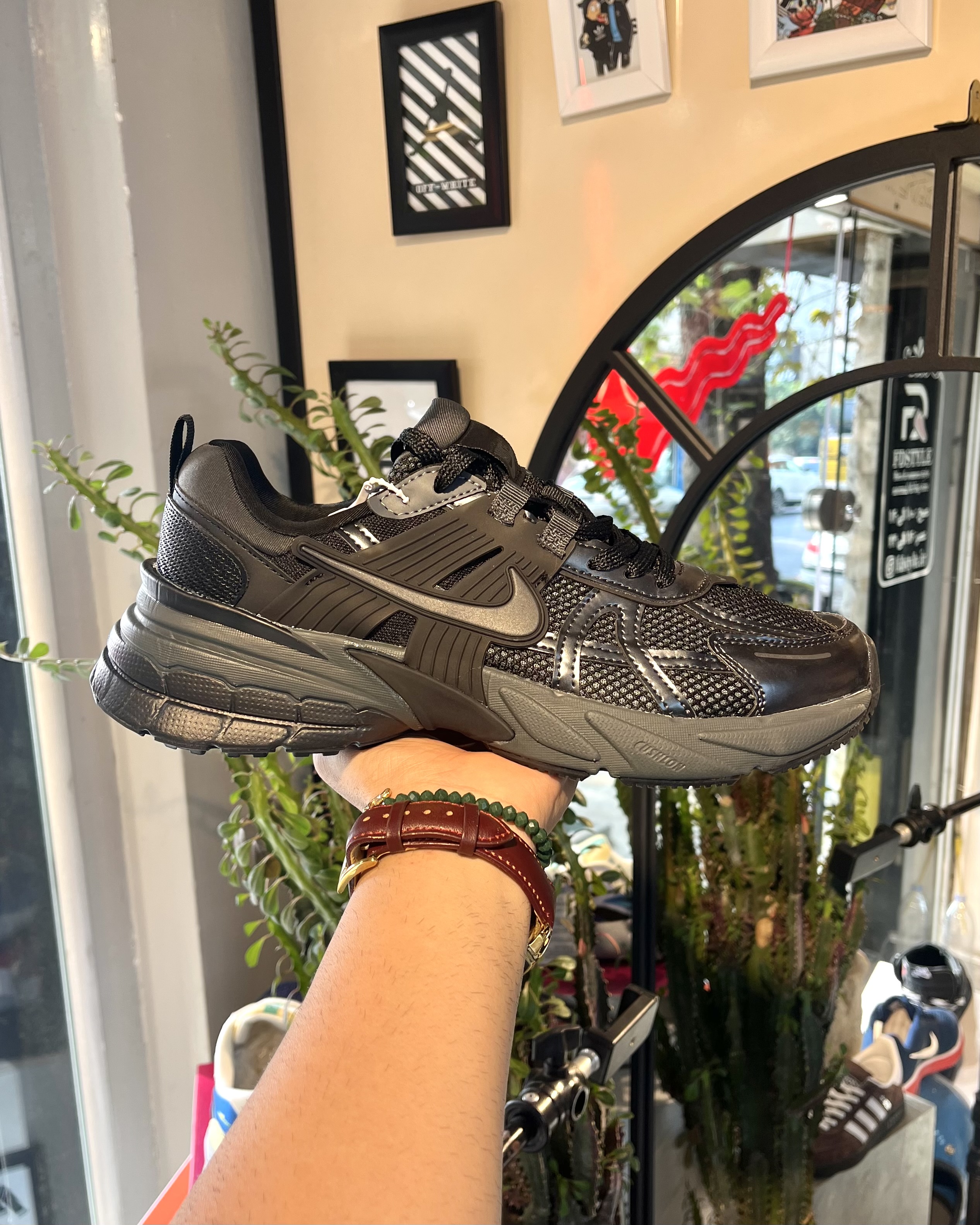 کتونی روزمره ورزشی مردانه برند  رنگ مشکی مدل وی تو کی ران